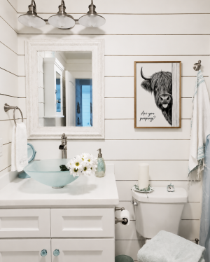 Alternative view of Funny Highland Cow Bathroom Wall Art